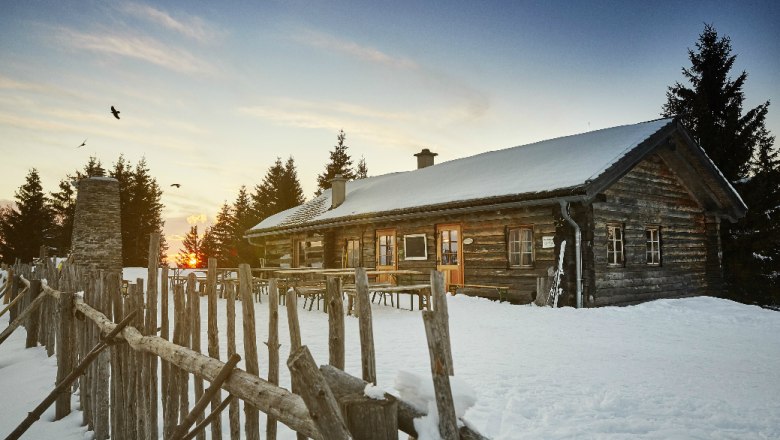 Anna-Alm im winterlichen Sonnenuntergang, © Niederösterreich-Werbung/Michael Liebert Anna-Alm im winterlichen Sonnenuntergang, © Niederösterreich-Werbung/Michael Liebert