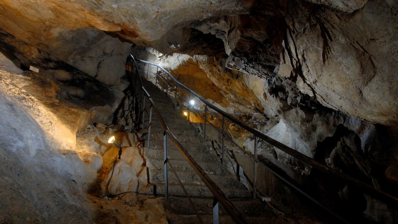 Nixhöhle Frankenfels, © Thaler Heiner Interior view of the Nix Cave in Frankenfels with illuminated staircase.