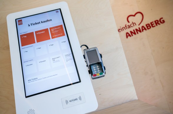 Buy ticket, &copy; Fred Lindmoser