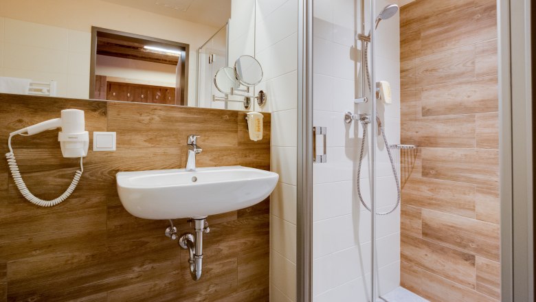 Bathroom JUFA Hotel Annaberg***s, © Fred Lindmoser