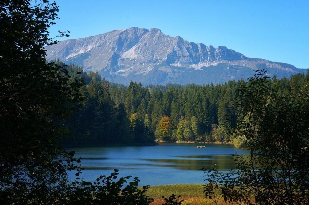 Erlauf reservoir with a view of the Ötscher