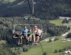 Liftfahrt auf's Hennesteck - Bergerlebnis f&uuml;r die ganze Familie, &copy; jollyschwarz.com / heldenderfreizeit.com
