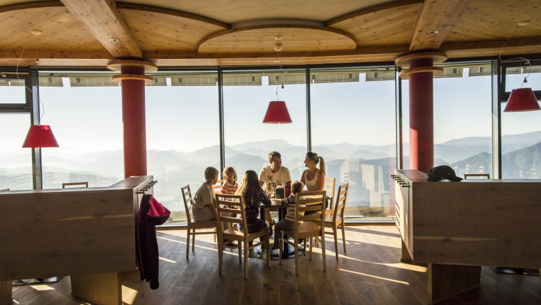 Einkehr mit Panormablick im Terzerhaus, © Robert Herbst
