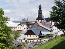 The tranquil pilgrimage town of Annaberg is the starting point for this stage, &copy; weinfranz.at