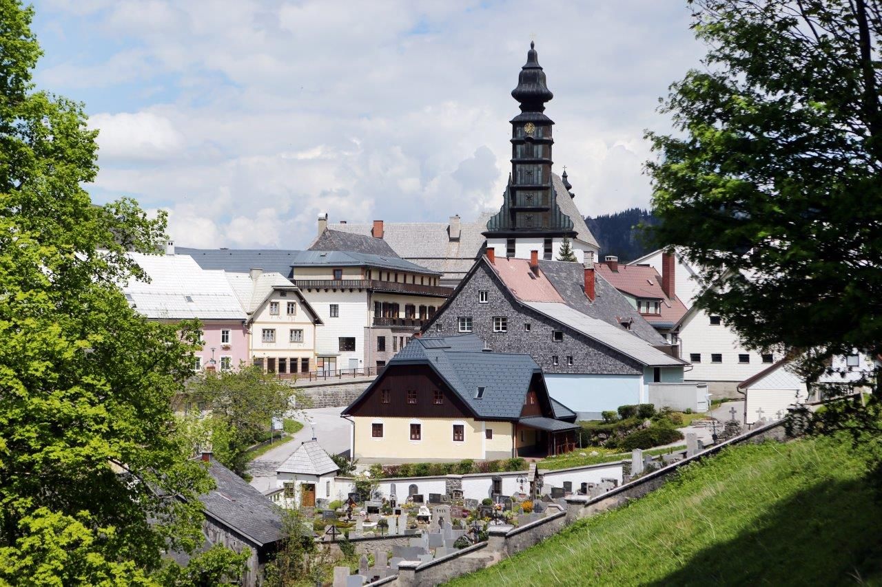 View of Annaberg with church and cemetery in the foreground.