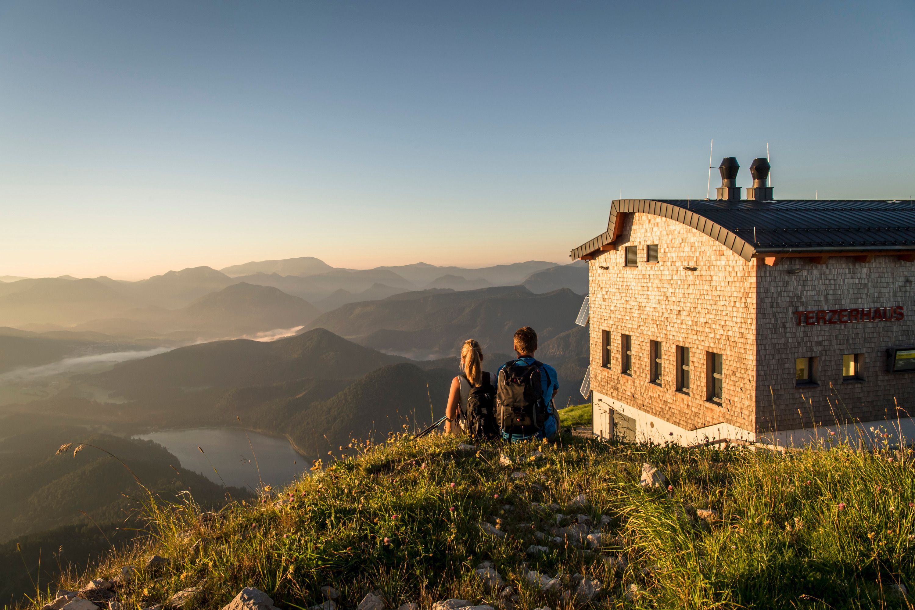 Sagenhafte Ausblicke auf den Erlaufsee - vom Terzerhaus am Gipfel der Gemeindealpe Mitterbach